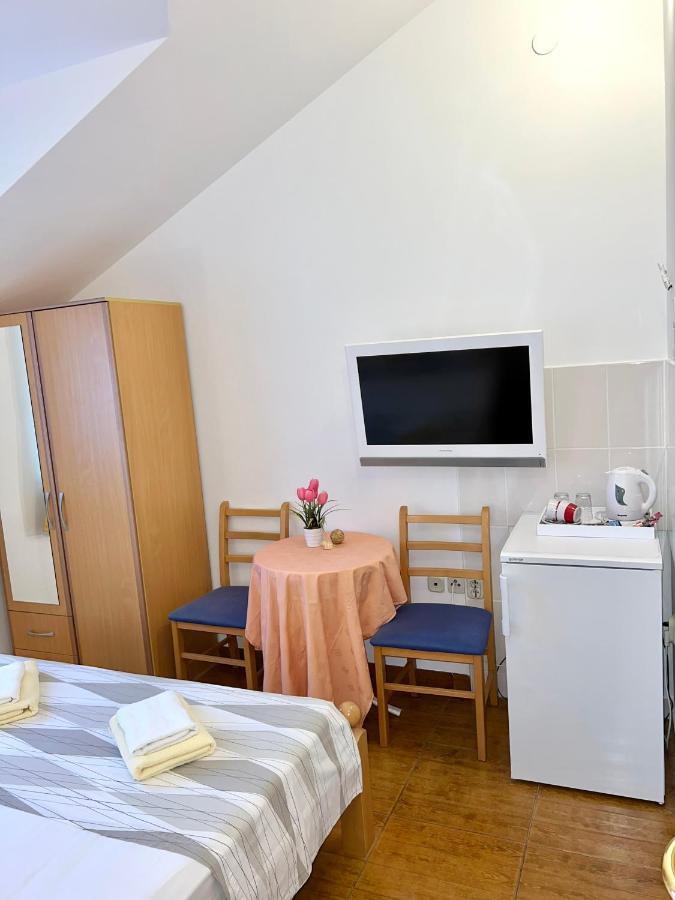 Vespera Apartments Bol Esterno foto
