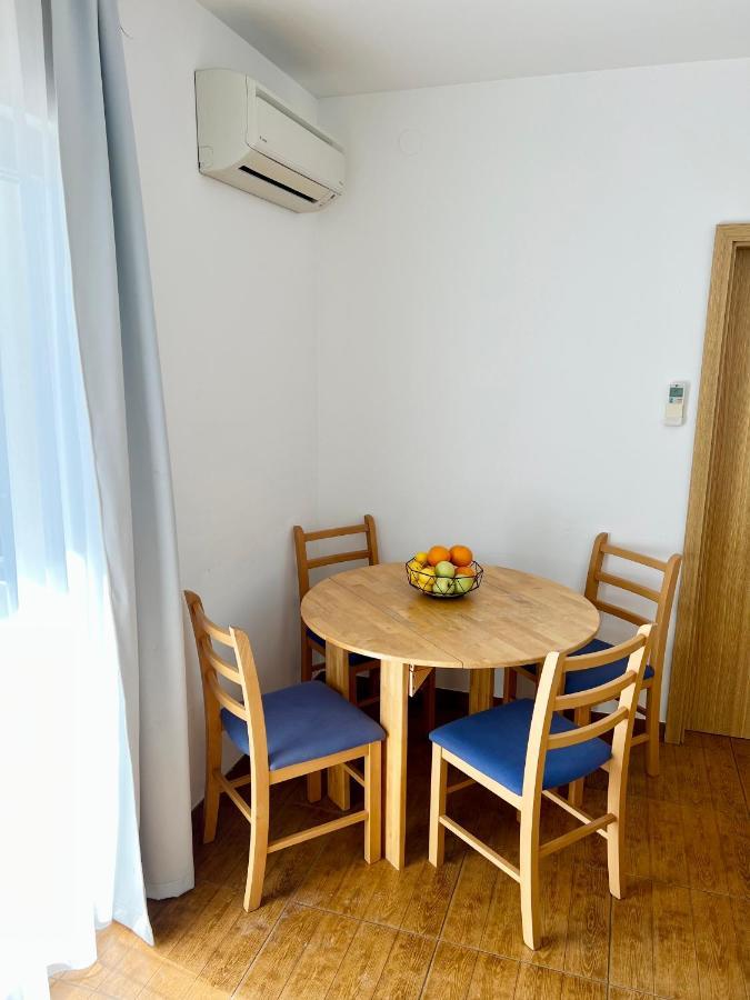 Vespera Apartments Bol Esterno foto