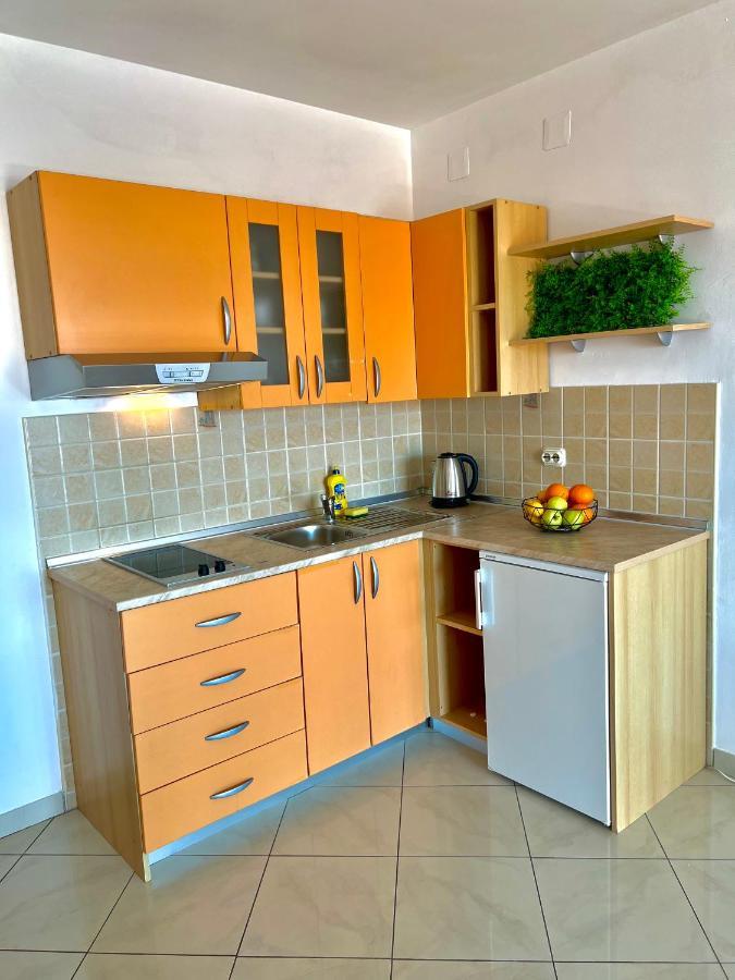 Vespera Apartments Bol Esterno foto