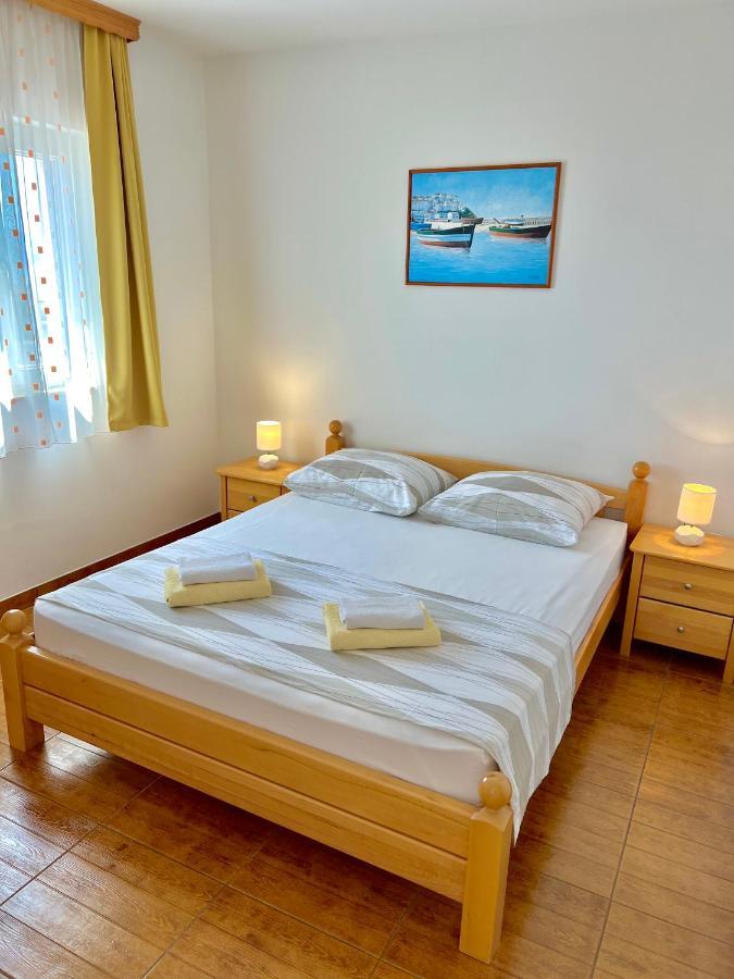Vespera Apartments Bol Esterno foto